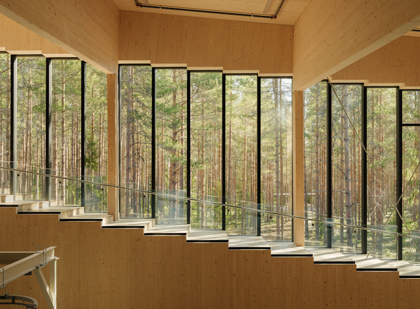 Lots of light from large windows, framed in Hydro CIRCAL aluminium, is an important part of The Plus. Lots of light from large windows, framed in Hydro CIRCAL aluminium, is an important part of The Plus.
