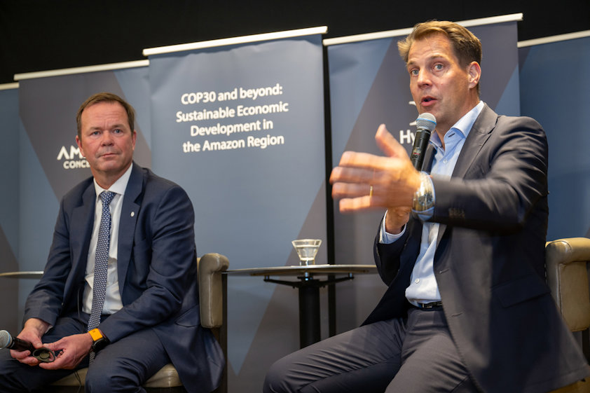 Hydro CEO Eivind Kallevik and Gunnar Güthenke from Mercedes-Benz Cars at Climate Week NYC. (Photo: Halvor Molland/Hydro) Hydro CEO Eivind Kallevik and Gunnar Güthenke from Mercedes-Benz Cars at Climate Week NYC. (Photo: Halvor Molland/Hydro)